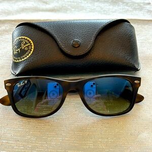 Ray Ban polarized Wayfarer Women’s Sunglasses